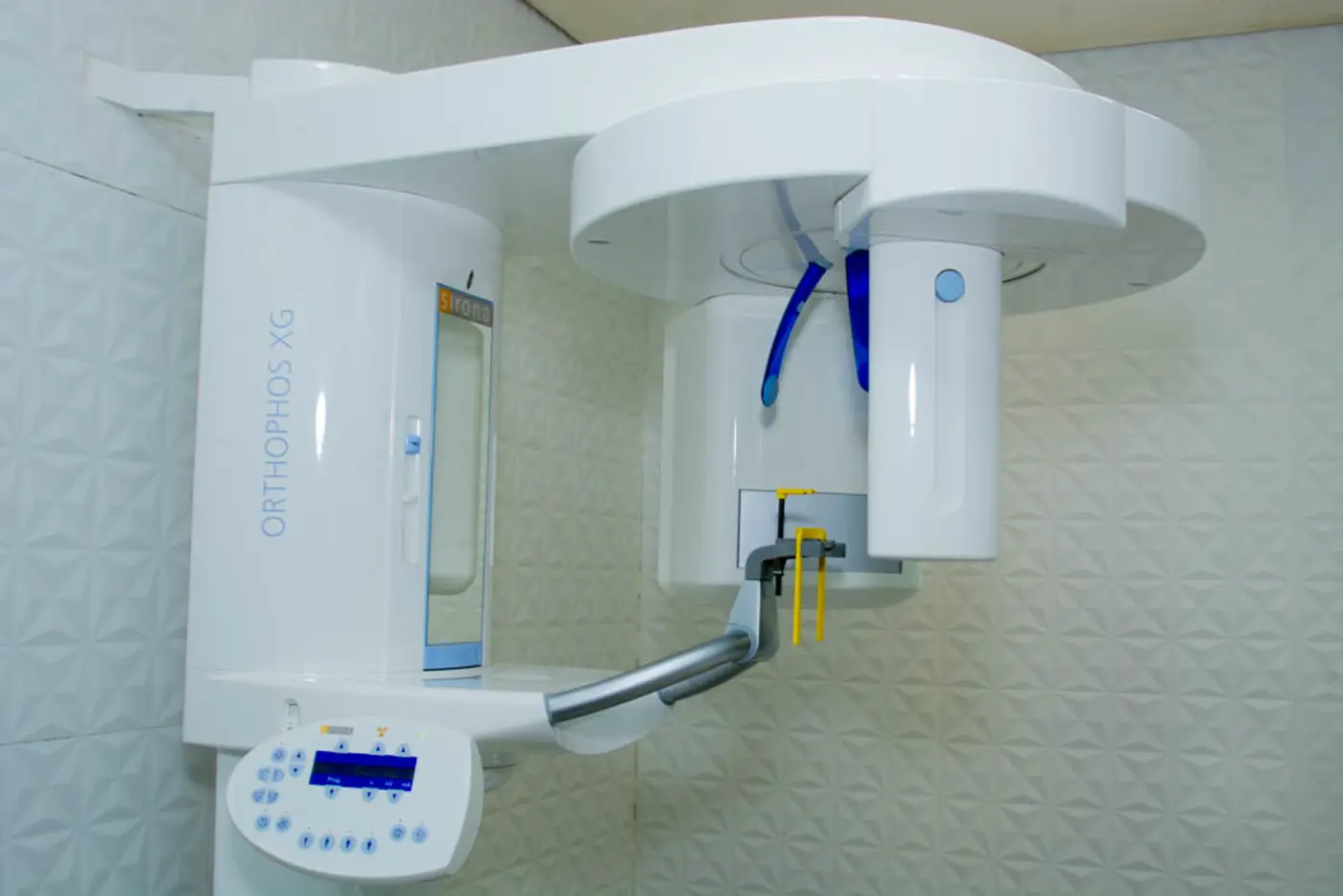 Radiografia Panorâmica Sirona Orthophos XG — Clínica Dr. Leandro Cardoso